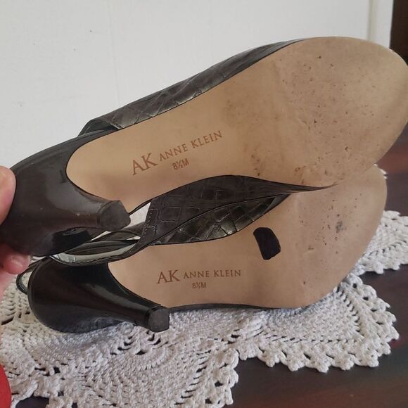 Pretty Anne Klein Snakeskin Pattern Brown Heels Sz 8.5M - Picture 7 of 7